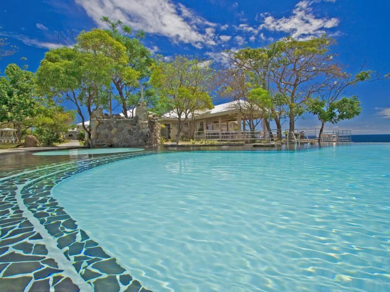 Antulang Beach Resort Siaton Exteriör bild